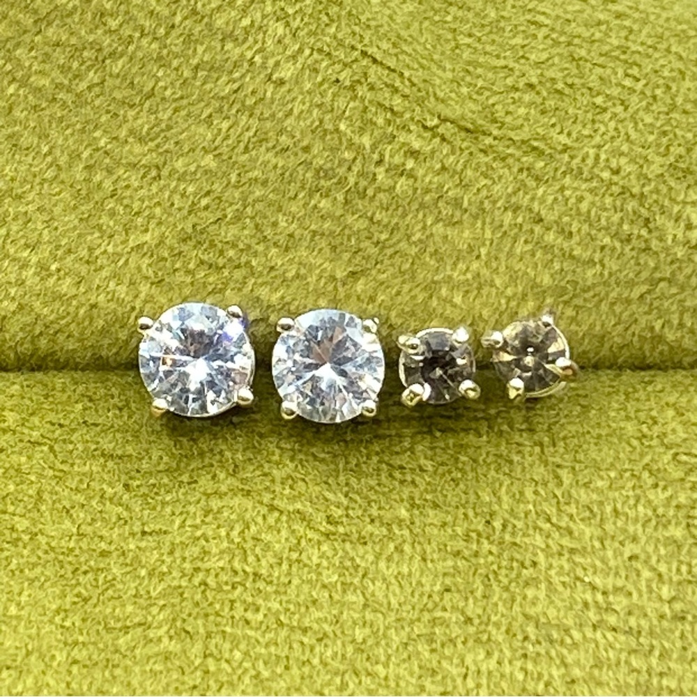 Silver Tone Stud Pierced Earrings Crystal Rhinestones Round Dainty Chic Post Set